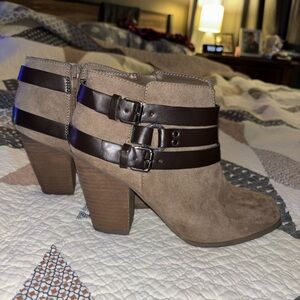 Carlos by Carlos Santana Tan Suede Ankle Boots with Dark Brown Straps